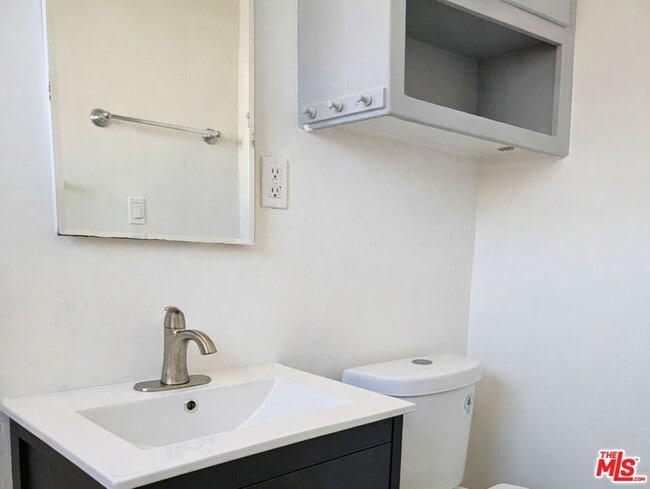 Building Photo - 1022 S Catalina St