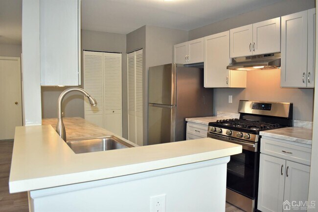 Building Photo - 7222 Elm Ct