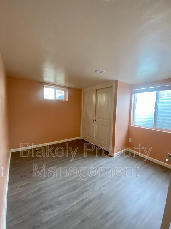 Building Photo - 116 Fern St