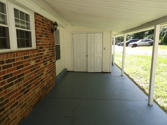 Building Photo - 248 Meadowview Dr