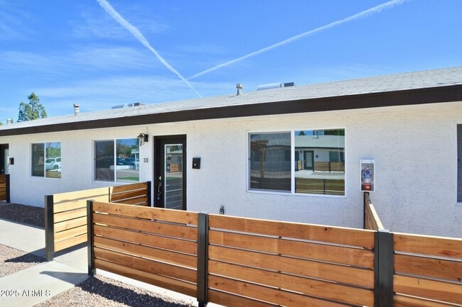 Building Photo - 312 N Hartford St