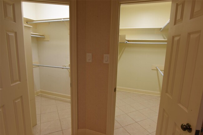 Building Photo - 1807 Brookchester Dr