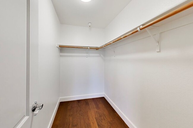 Building Photo - 485 Chagall St