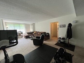 Building Photo - 1731 Beacon St