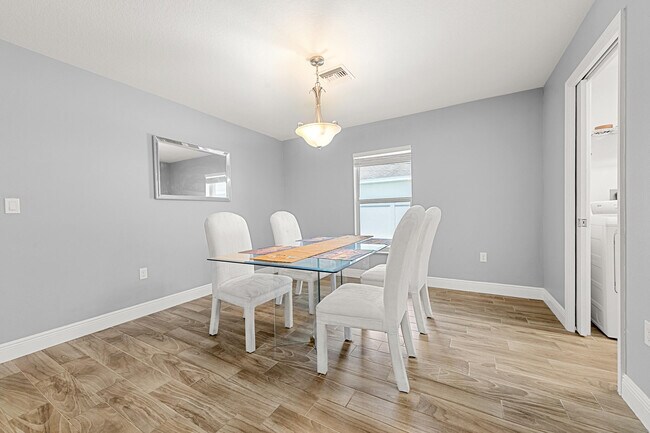 Building Photo - 1280 SW Kalevala Dr