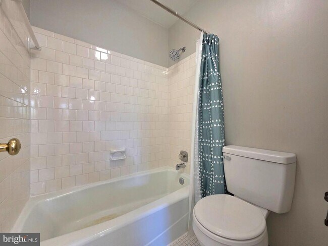 Building Photo - 117 Shooters Ct