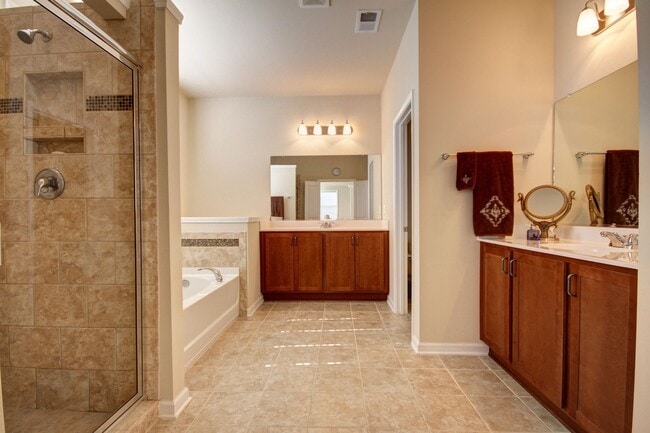 Building Photo - Stunning 4 bedroom in Park West - Mt. Pleasant