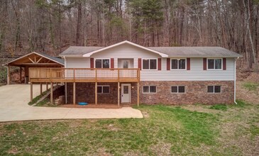 Building Photo - Spacious 5 Bedroom Home in Ooltewah with Basement & Workshop!