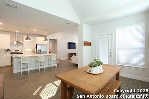 Building Photo - 10220 High Noon Dr