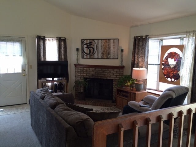 Building Photo - Awesome 4 Bedroom 2 Bath Townhome - Bike t...