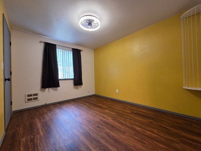 Building Photo - Charming Rambler in Gated Clearwood Community