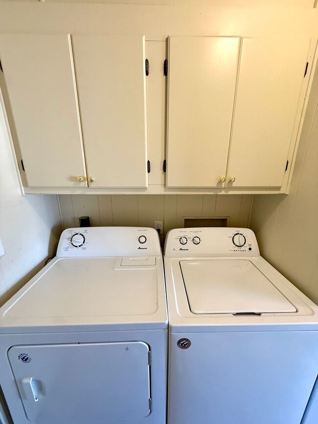 Building Photo - Newly Remodeled 2 Bedroom 2 Bathroom Home!- Available Now