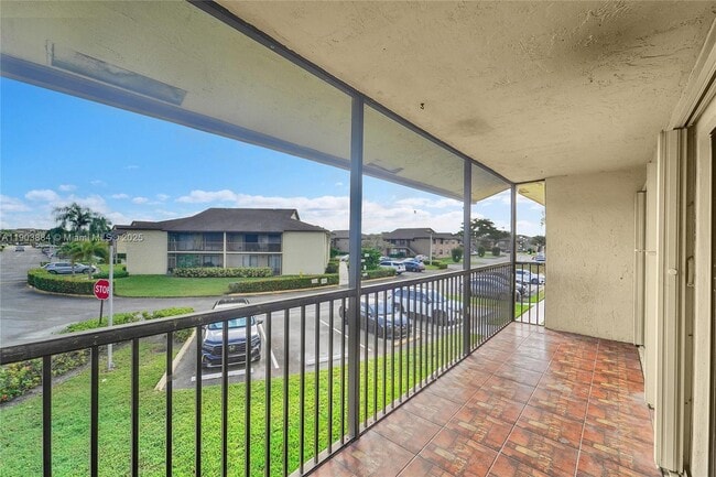 Building Photo - 10035 Winding Lake Rd