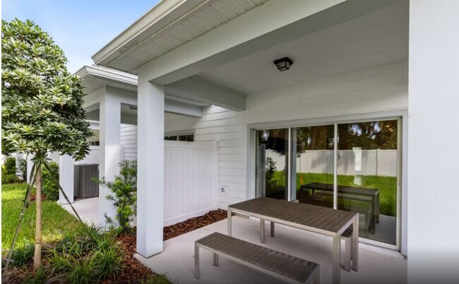 Building Photo - 3075 Emerald Acrs Ln