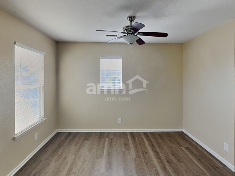 Building Photo - 5568 Joplin St
