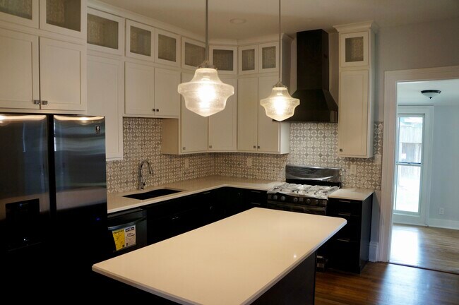 Building Photo - 712 Morgan St