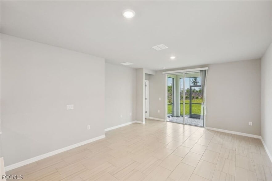 Building Photo - 17549 Woodland Ct