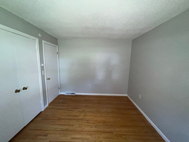 Building Photo - Spacious 3 Bedroom Ranch