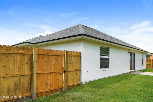 Building Photo - 1368 Summerbrook Dr