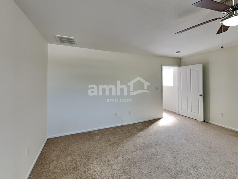 Building Photo - 2275 Coach House Loop