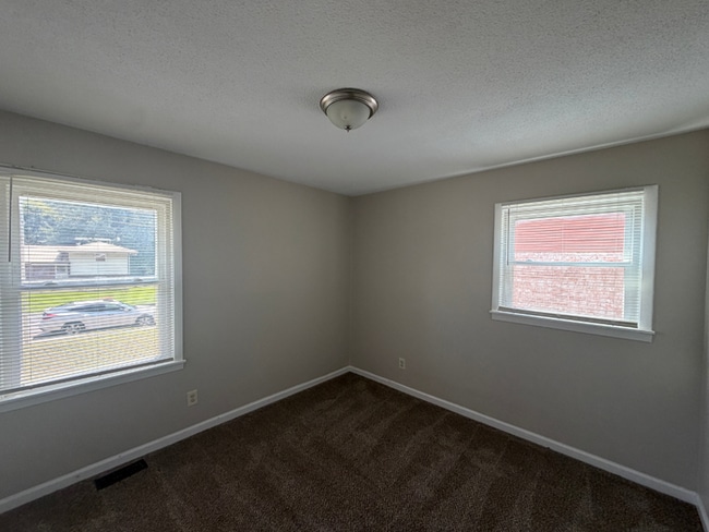 Building Photo - 3BR/2BA Huntsville Rental with 1-Car Garage, Hardwood Flooring & Fenced Yard