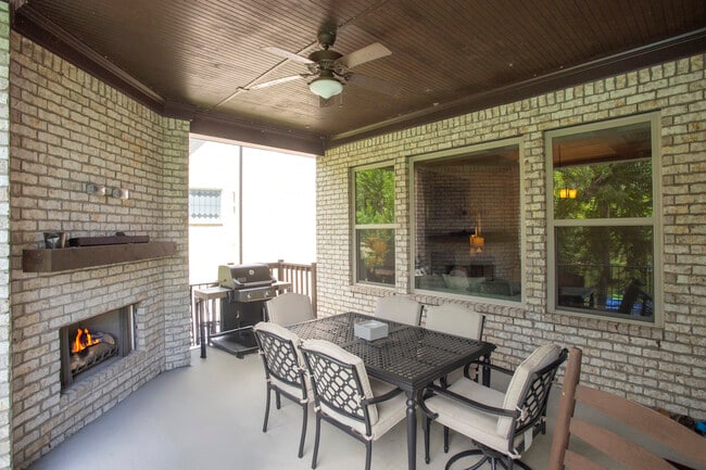 Building Photo - 2024 Albatross Way