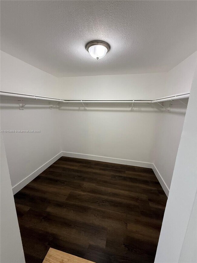 Building Photo - 2770 SW 34th Ct