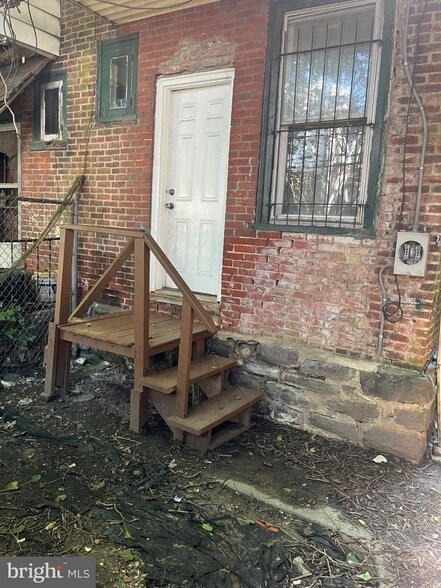 Building Photo - 231 W Clapier St