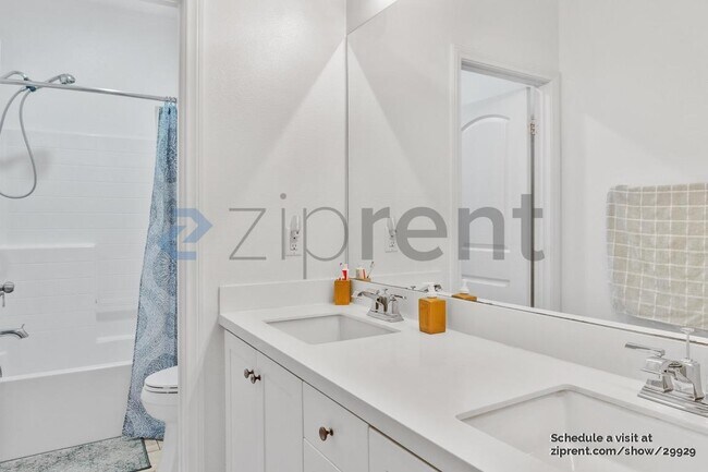Building Photo - 2409 Via Alicante