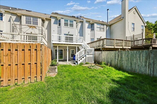 Building Photo - Luxury Townhome at Lake Linganore