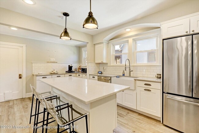 Building Photo - 570 N Edgemere Dr