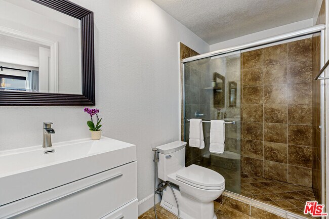 Building Photo - 1633 S Bentley Ave