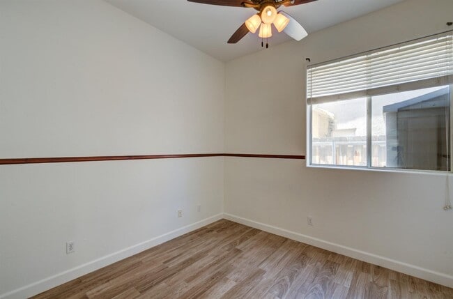 Building Photo - 5508 W Bluff Ave