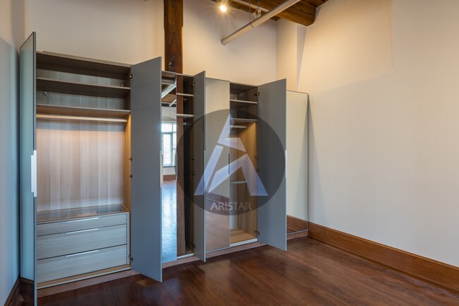 Building Photo - 161 Mangum St SW