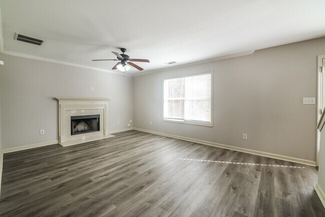 Building Photo - 233 Logan Creek Ln