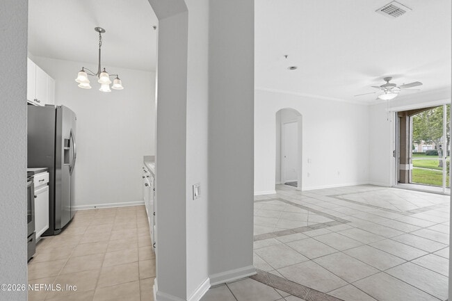 Building Photo - 7990 Baymeadows Cir E