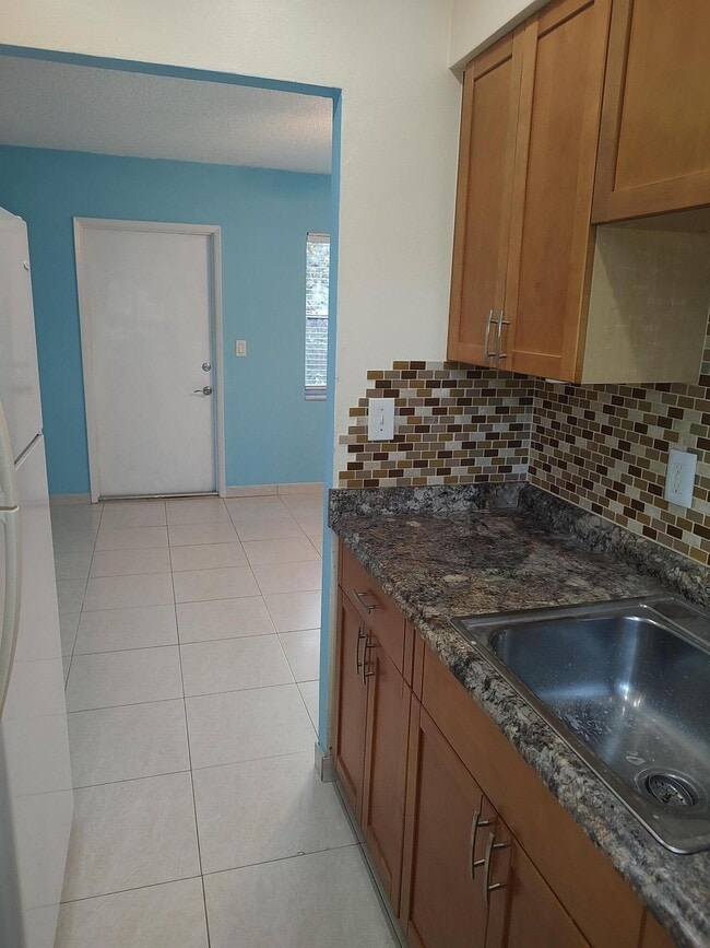 Building Photo - 3240 NE 16th St