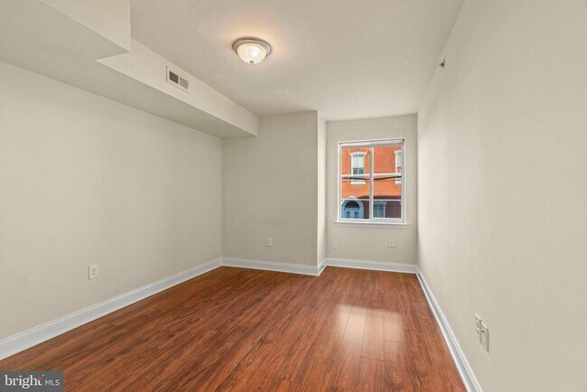 Building Photo - 1724 Master St