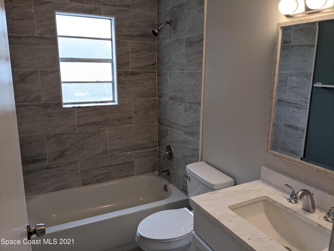 Building Photo - 323 Olmstead Dr