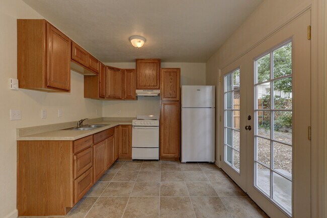 Building Photo - 114 N Willow St