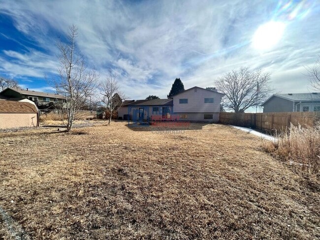 Building Photo - 5070 Montebello Pl