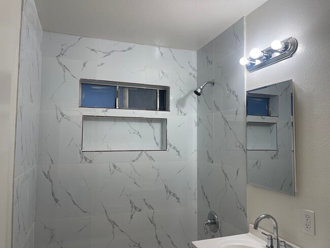 Building Photo - 753 Bartlett Ave