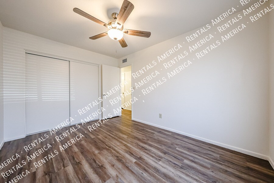 Building Photo - 1055 N Recker Rd