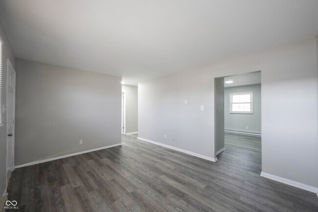 Building Photo - 570 US-52