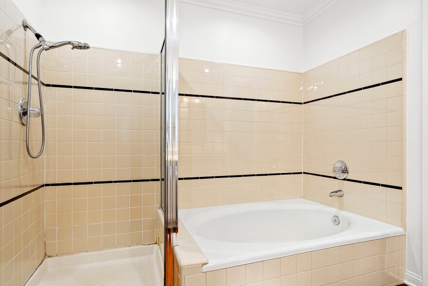 Building Photo - 14630 Dickens St