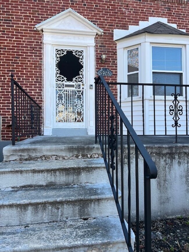 Building Photo - 3 Bedroom Home with Basement and yard