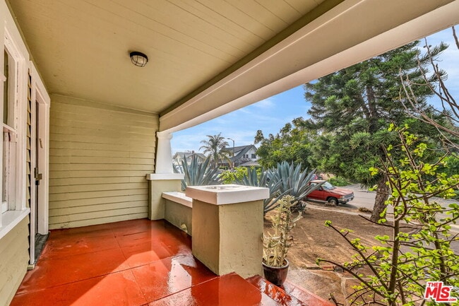 Building Photo - 2014 5th Ave