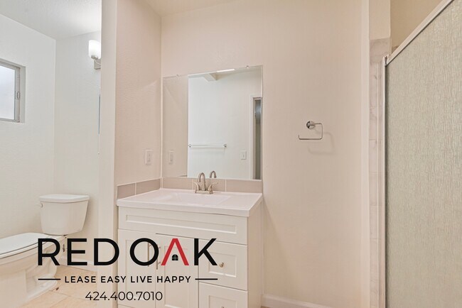Building Photo - Spacious Two Bedroom with Tile Floors, Lar...