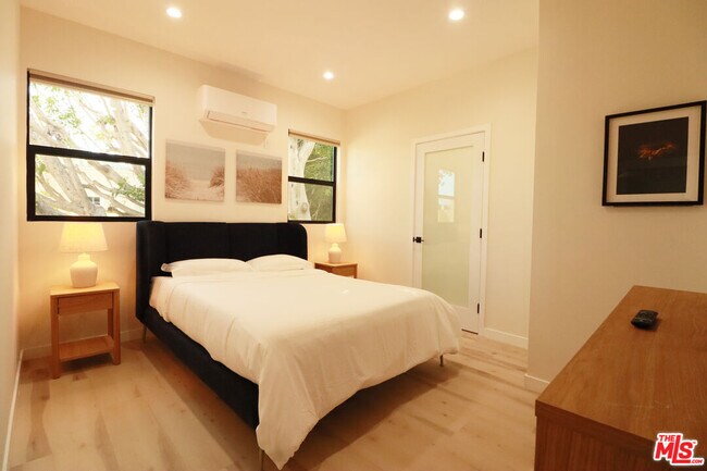 Building Photo - 9040 Phyllis Ave