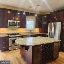 Building Photo - 204 Seneca Way